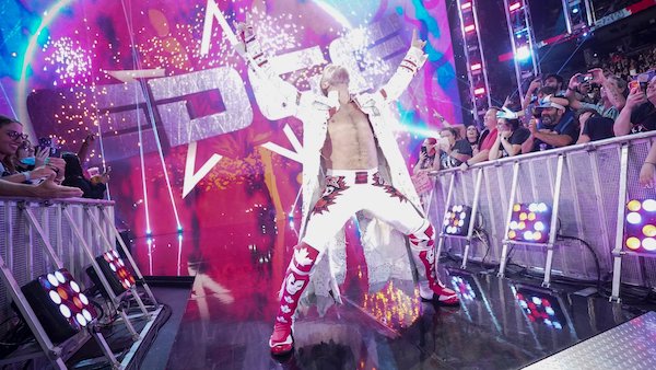 Edge returns on Raw